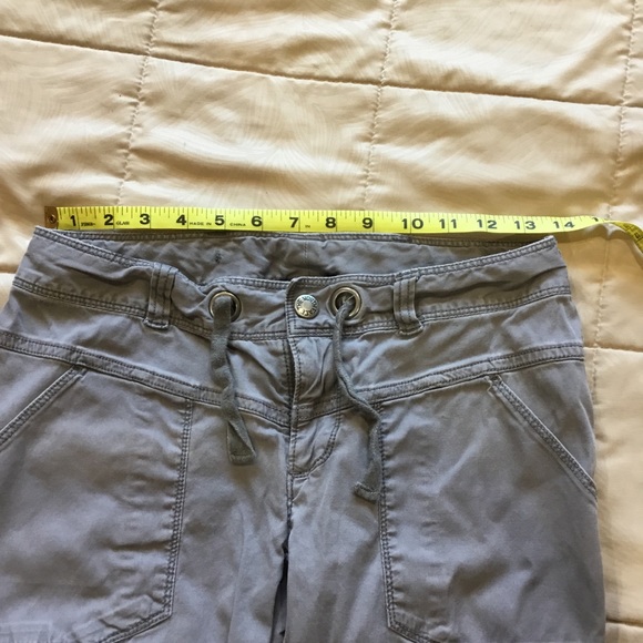 EUC The North Face shorts, size 2 - Picture 4 of 7